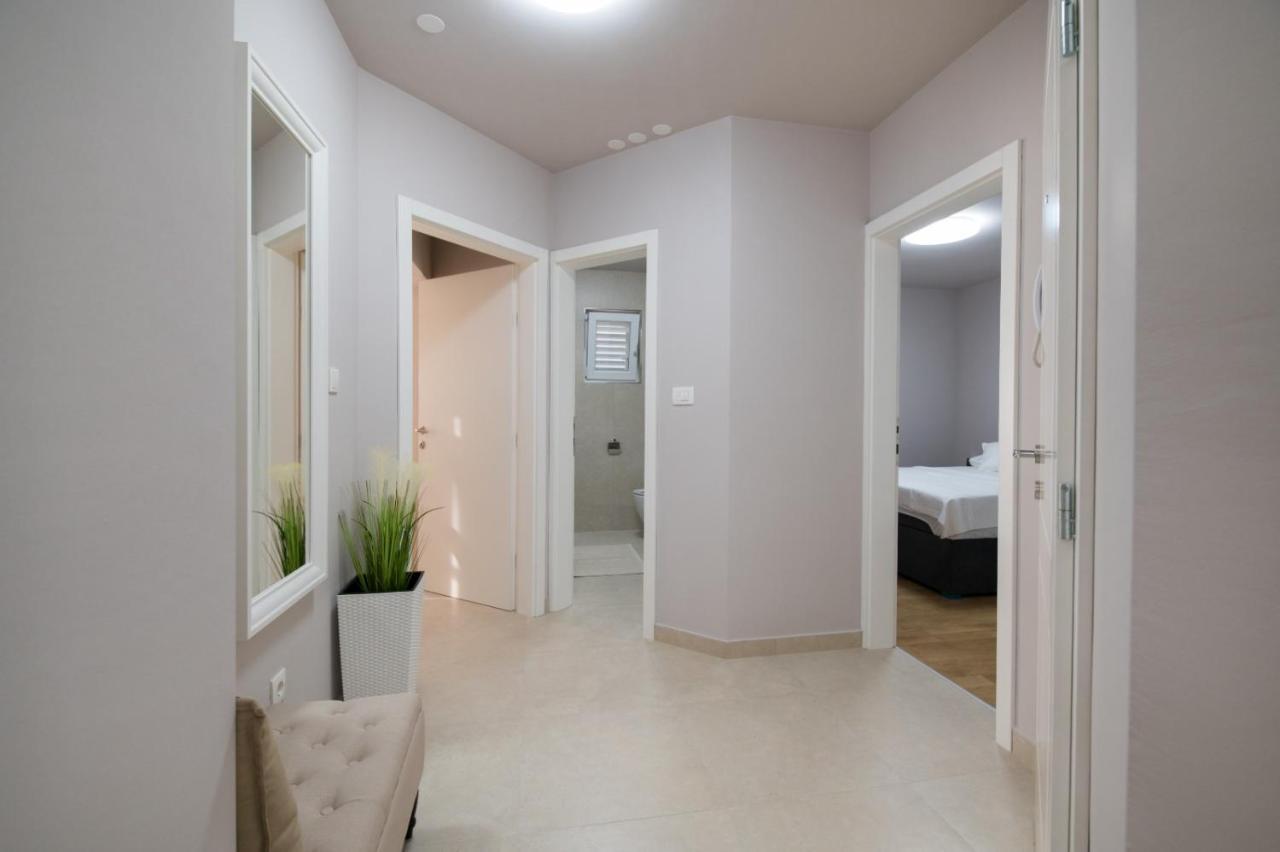 Brand New Aparment With Sea View & Swimming Pool At Ciovo - Villa Fiorentini Trogir Ngoại thất bức ảnh