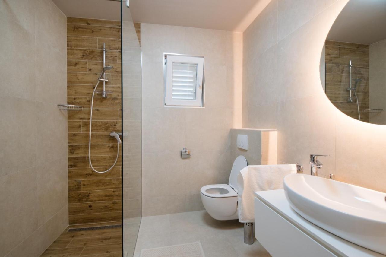 Brand New Aparment With Sea View & Swimming Pool At Ciovo - Villa Fiorentini Trogir Ngoại thất bức ảnh