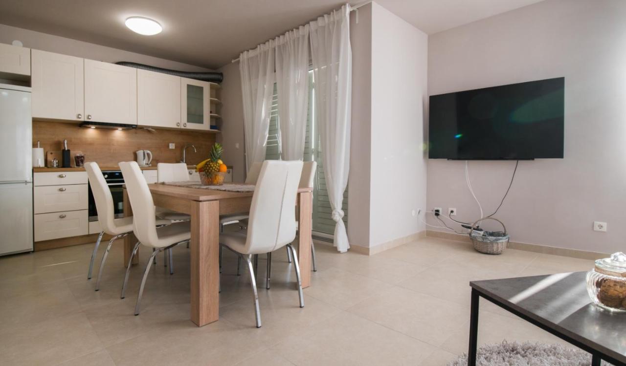 Brand New Aparment With Sea View & Swimming Pool At Ciovo - Villa Fiorentini Trogir Ngoại thất bức ảnh
