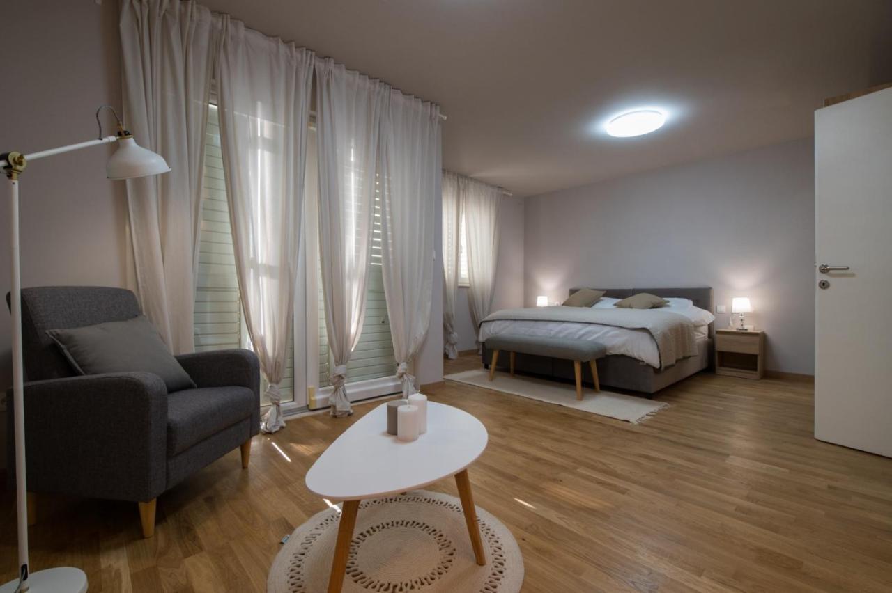 Brand New Aparment With Sea View & Swimming Pool At Ciovo - Villa Fiorentini Trogir Ngoại thất bức ảnh