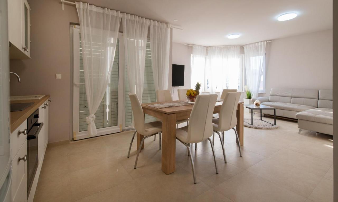 Brand New Aparment With Sea View & Swimming Pool At Ciovo - Villa Fiorentini Trogir Ngoại thất bức ảnh