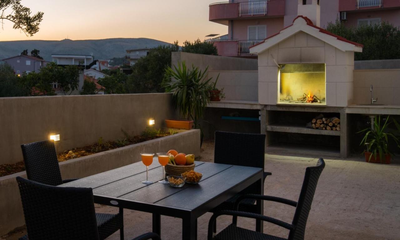 Brand New Aparment With Sea View & Swimming Pool At Ciovo - Villa Fiorentini Trogir Ngoại thất bức ảnh